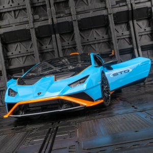 1:18 시뮬레이션 람보르기니 2021 Huracan STO 스포츠카 남자친구 생일 선물