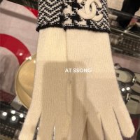 (두 칼라) 샤넬 하운드투스 체크 로고 장갑 CHANEL LOGO GLOVES