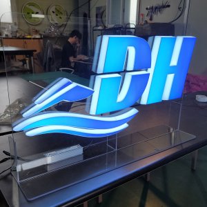 스탠드형 투명아크릴 LED채널 전시회간판