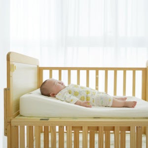 머미쿨쿨베드 메모리폼 역류방지쿠션 역방쿠 휴대용 아기침대 신생아 쿠션 노란꽃