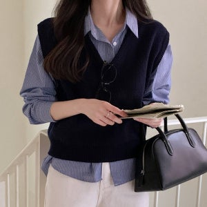 모노웨이 베이직 브이넥 니트 베스트 vs353