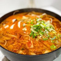 얼큰 칼국수 김치 매운 수제 밀키트 전국 택배 맛집 간편식 캠핑 요리 음식