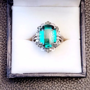 [오퍼스] 화이트골드 바이런 에메랄드 반지 6캐럿 탄생석 와이프 엄마 나를위한 선물