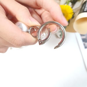 입구가 넓은 스트랩 키링고리 백금색 18k금색