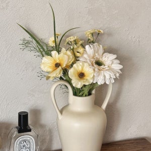 (화병별도)유월가게 봄꽃 조화 세트 버터플라이 라넌큘러스 데이지 거베라 꽃다발 레몬빛