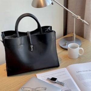 [캐셔로 협찬] 헤르몬 소가죽 버클 스퀘어 빅토트백 오피스룩 직장인노트북 여성서류가방 106