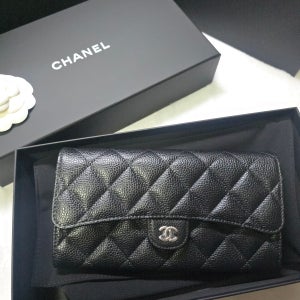 샤넬 클래식 장지갑 캐비어 은장 AP0241 선물용 새상품