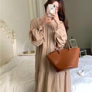 내추럴 무드 가득한 루즈핏 롱 원피스 편안한 스타일링