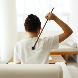 효자손 고양이손 낙엽쓸개 버금메이킹 효도 선물 부모님 원목 등긁개 스튜디오 소품 안마기 외국인 괄사 한국 전통 마사지기 지압봉 등긁기