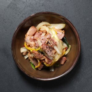 찬장 훈제오리 슬라이스 야채볶음 250g