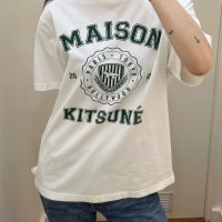 메종키츠네 VARSITY 로고 프린트 남성 반팔 티셔츠 KM00143KJ0105