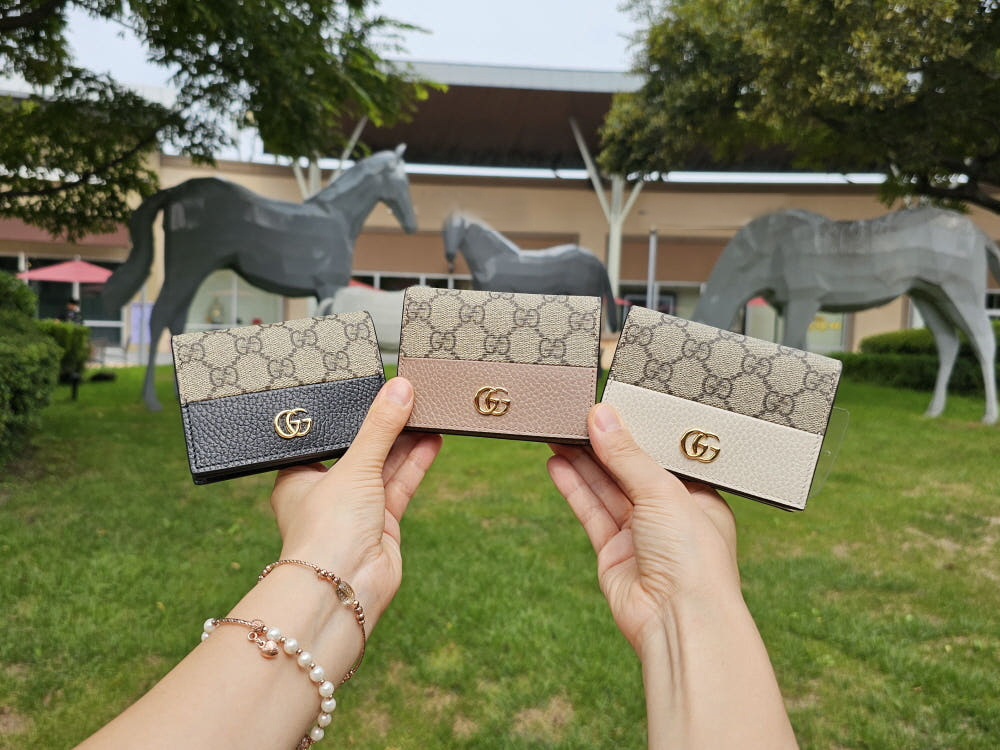 구찌 GG Marmont Card Case (Newer Design)