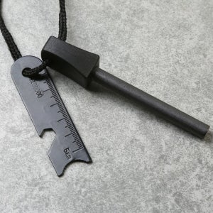 캠핑용품 정글 생존필수템 파이어스틱 불꽃점화 병따개 톱날 자 다기능 미니 멀티툴