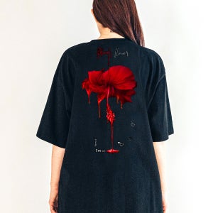 [BEOM] BLOODY FLOWER OVER FIT T-SHIRT BLACK WOMAN (블러디 플라워 오버핏 티셔츠 블랙 우먼)