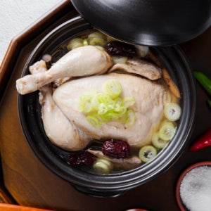 전통의 맛 깔끔하고 담백한 삼계탕 건강한 삼계탕1.3kg 2팩