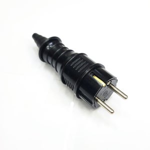 블랙 컬러 접지 일자 플러그