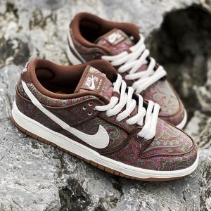 (255) 국내매장판 나이키 SB 덩크 로우 브라운 페이즐리 dh7534-200