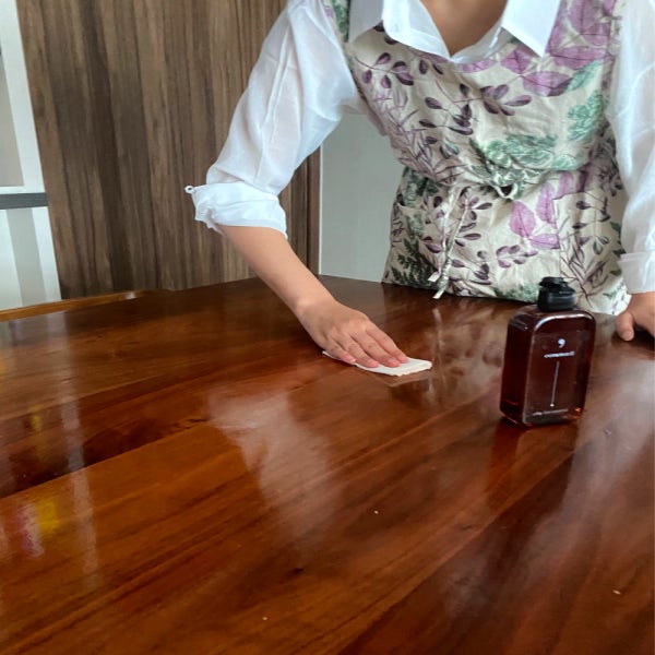원목 나무 가구 식탁 우드슬랩 목재 테이블 선반 오일 코팅 관리