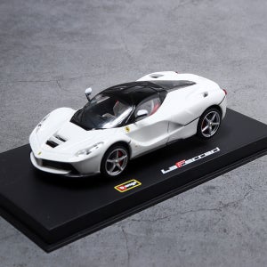 브라고 1:43 페라리 시그니처 LaFerrari 화이트 자동차피규어 다이캐스트모형