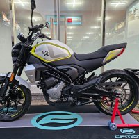 쿼터급 스텐다드 네이키드 / 화이트 컬러 / CFMOTO 300CLX