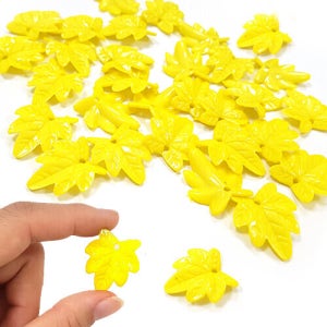 파스텔클레이 장식데코 단풍 잎사귀3호 노랑24x27mm 30개입