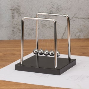 뉴턴의요람 진자운동장식품 진자교구용품 학습용 책상소품 사무실인테리어 감성소품