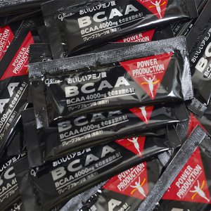 [B07FZZVY8G] Skyler 4,000mg BCAA 음료 라즈베리, 보증금 포함, 일회용, 24 x 330ml, 106mg 카페인이 함유된 고성능 음료, 운동 전 부스터,