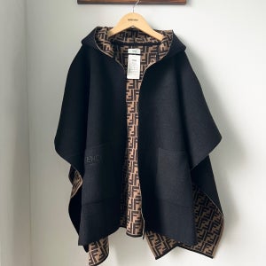 펜디 키즈 울 캐시미어 리버시블 케이프 그레이 베이지 핑크 블랙 JFQ056 JFQ057