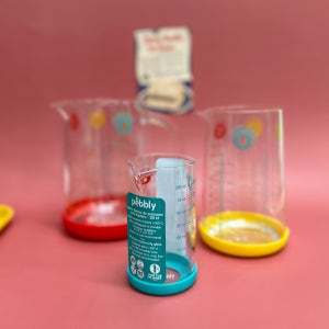 페블리 유리 계량컵 블루 200ml 실리콘받침