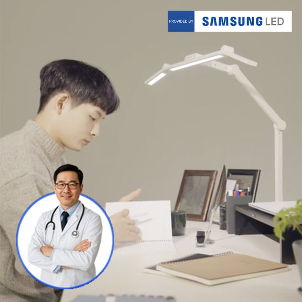 일상의 변화 - ATAM 룩스베러 책상 스탠드 삼성 멜라토닌 led 시력보호 와이드 공부 책상조명 독서등 01WC