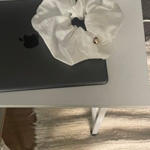 crimson made 하트 펜던트 자카드 스크런치 (white)