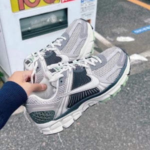 (국내매장판) 나이키 줌 보메로 5 코블스톤 FB8825 001