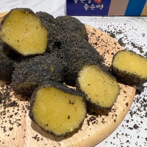 [호박흑임자인절미] - 좋은날좋은떡 파주본점 원조파주영의정인절미 파주떡집 앙금인절미 굳지않는반죽기술 다수공공기관납품 파주인절미