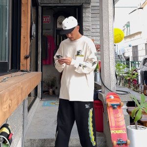 GLIDE BELLBOY VIDEO SHOP 긴팔티 샌드