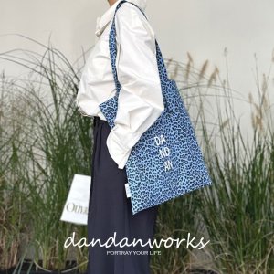 캐리 숄더백 Sky blue Leopard
