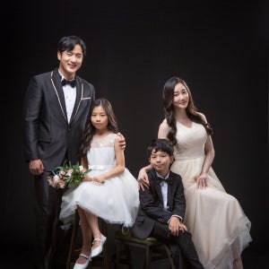 대구 군위 가족사진 리마인드촬영 의상대여 컨셉사진관 포시즌패밀리 스튜디오 헤어메이크업무료제공