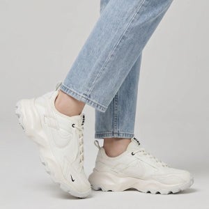 나이키 TC7900 써밋화이트 어글리 키높이 운동화