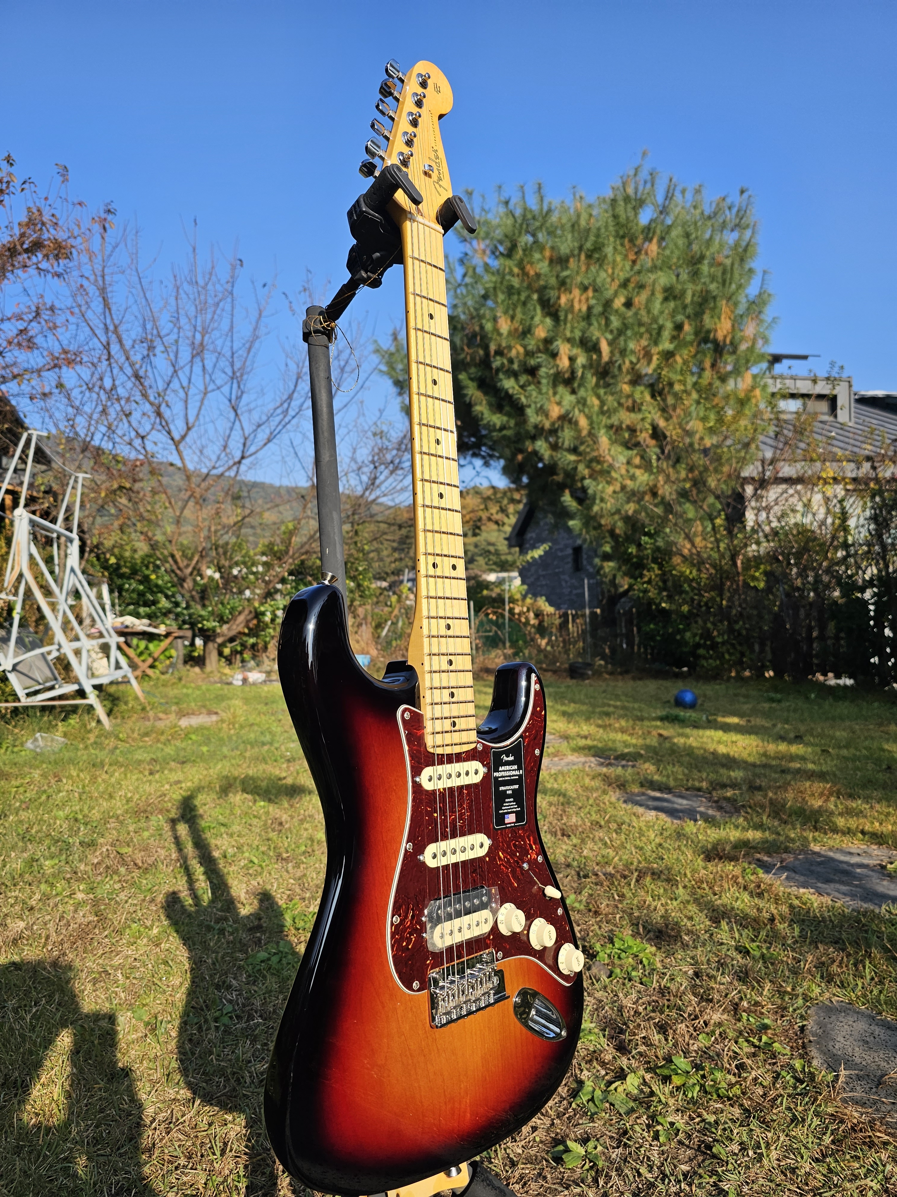 Fender 펜더 아메리칸 프로페셔널 2 3톤 썬버스트 SSH M