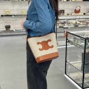 셀린느 스몰 버킷백 퀴르 텍스타일 베이지 113782FEA 02BG (A/S가능)