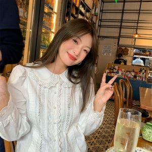 펀칭 레이스 카라 화이트 블라우스