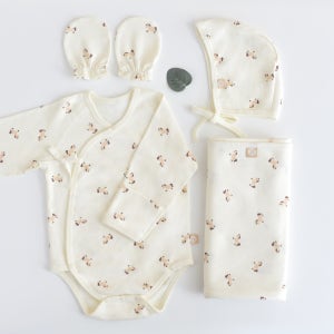 베이비앤아이 사계절슈트+속싸개+모자+손싸개 포니베이지 4종선물세트 선물박스포함