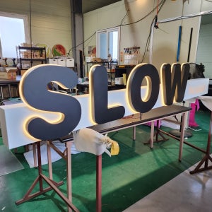 벽면형 단면 갈바 후광 LED 채널 숙박 펜션 호텔 간판