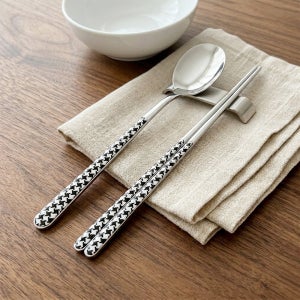 네바 커트러리 이태리 수저세트 고급 한식 숟가락 젓가락 세트 하운드투스체크 블랙