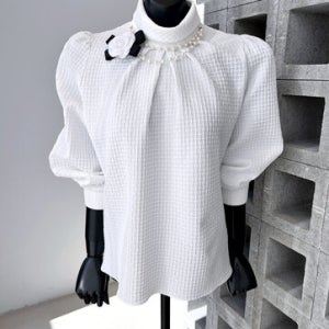 [VIVA] 23W 진주 꽃코사지 반목 블라우스