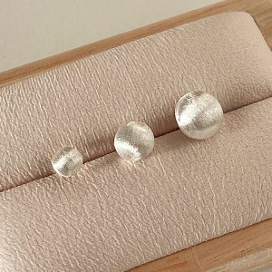 실버925 무광 반구 볼귀걸이