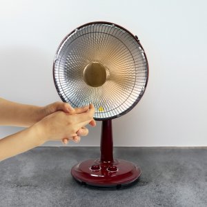 홍진 세라믹 전기 히터 스탠드형 난로 사무실 열선풍기 온열기 난방기