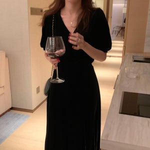 루체아 벨벳 브이넥 반팔 소매 벌룬 허리 밴딩 블랙 파티룩 하객룩 롱 원피스