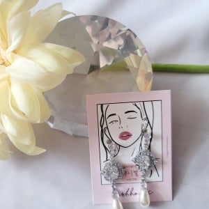 [허쉬홀릭]퀸미러 진주 드롭 웨딩촬영 신부 하객 고급 귀걸이