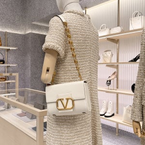 발렌티노 V로고 맥시 스터드 체인 스트랩 스터드 사인 숄더백 아이보리 / VALENTINO V LOGO MAXI STUD SIGN SHOULDER BAG [ZW0B0J96CPD]