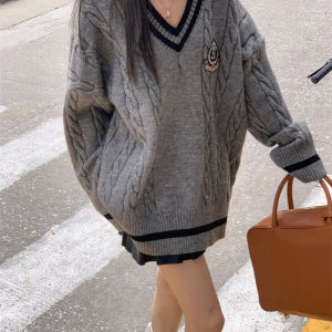 [무료배송] 브이넥 배색 와펜 스쿨룩 니트 루즈핏 오버핏 니트